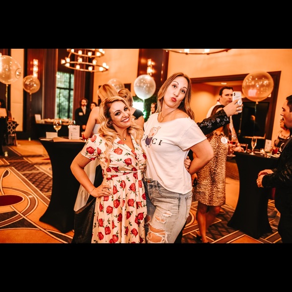 WOW!!! Follow me on Insta @ changeofseasonboutique - Picture 8 of 15